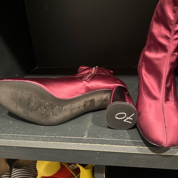 Free People Burgundy heel bootie. Size 41. - Picture 5 of 6